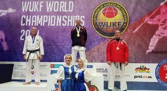 World title win for knee op Dad