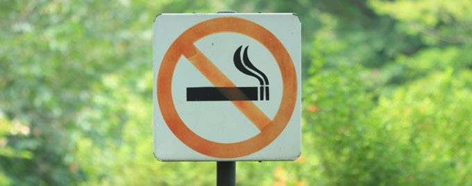 A no smoking sign