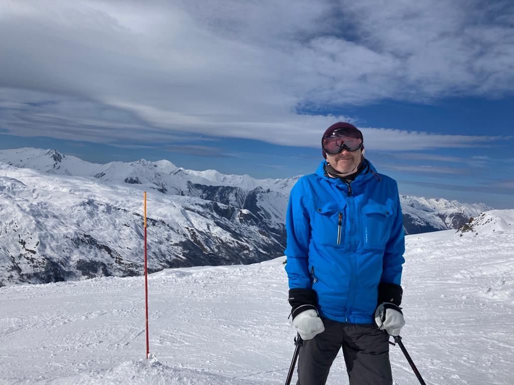 Brighton resident is back on the slopes after knee replacement!