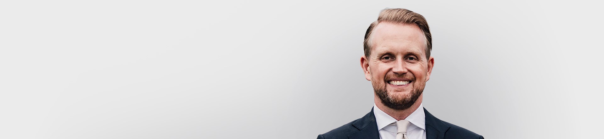 Mr  Alastair Robertson